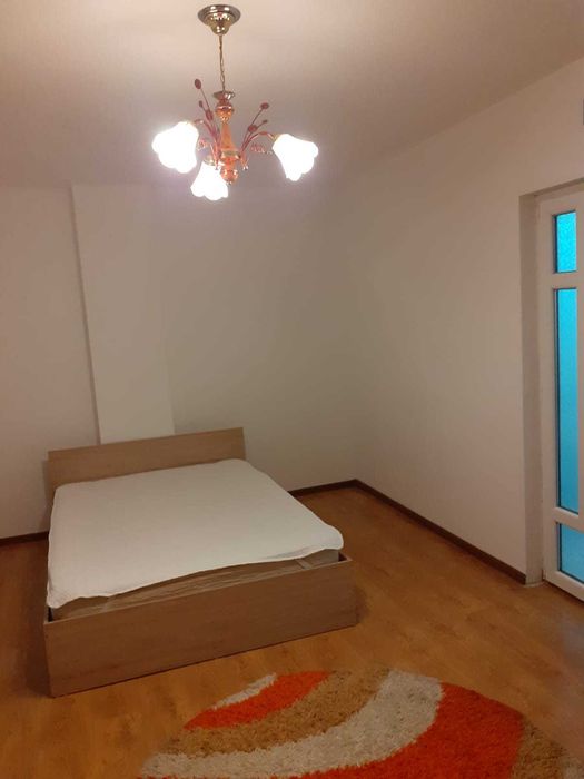 Inchiriez garsoniera parter