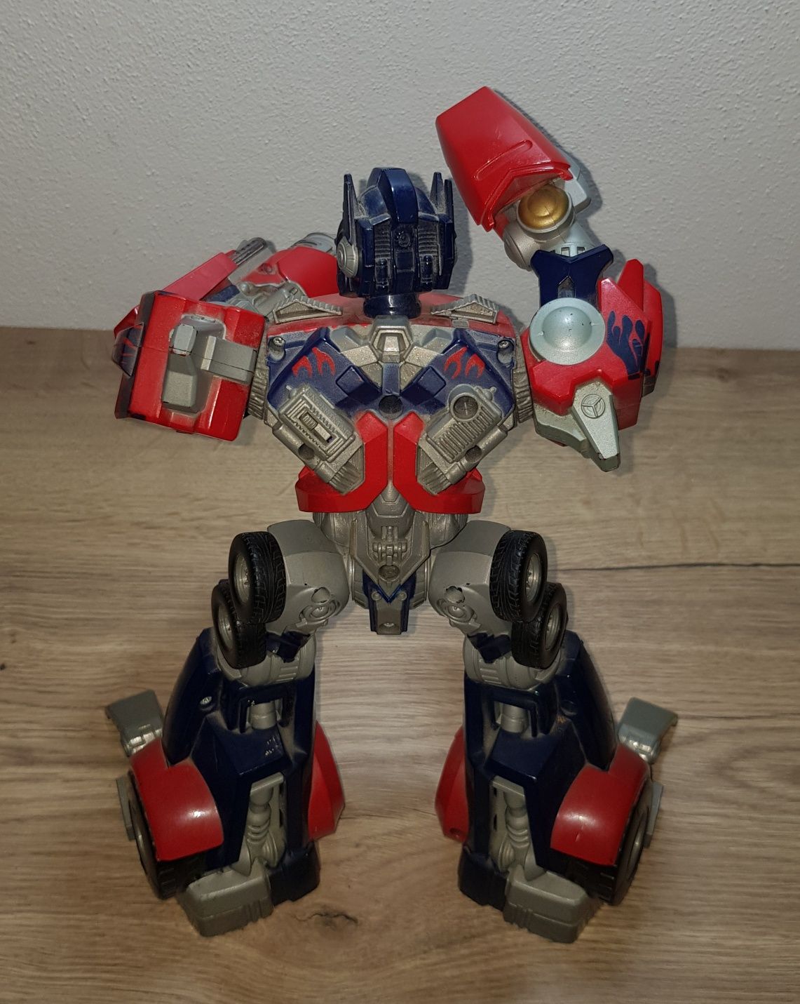 Figurina Optimus Prime Transformers H: 28 cm, articulată Revenge