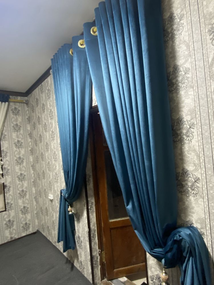 Таййор янги парда карнизи билан