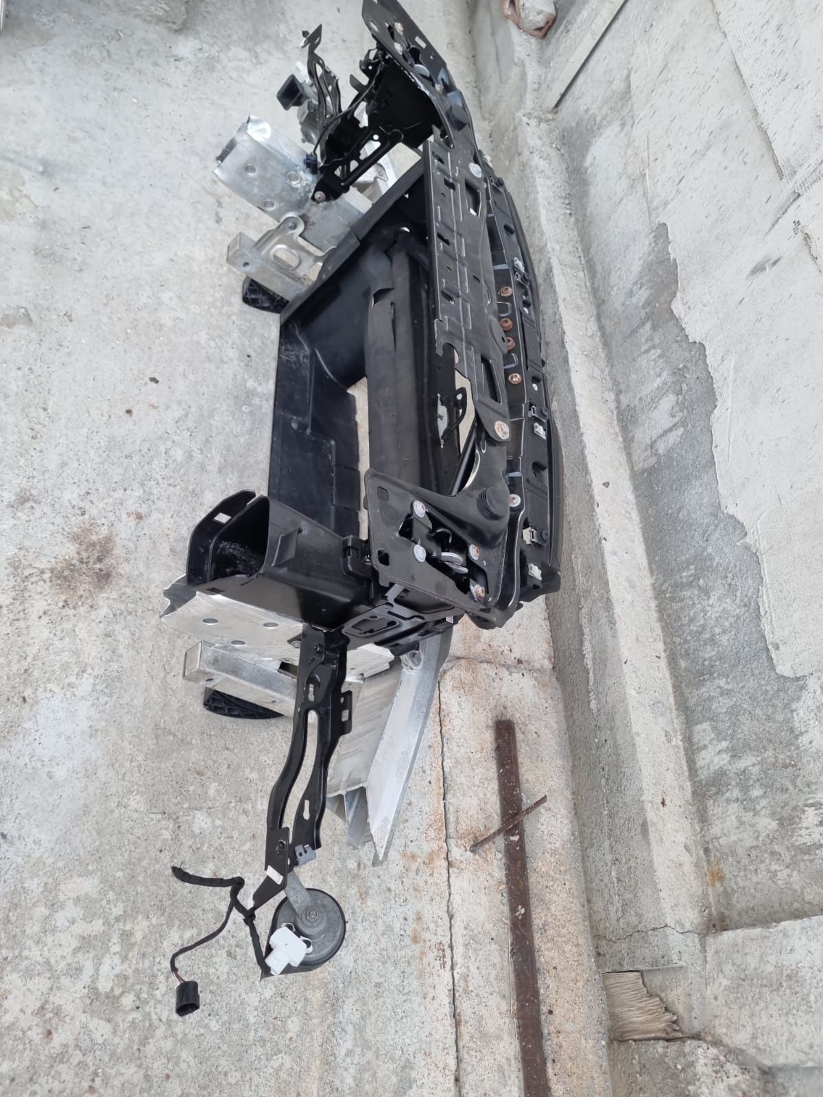 Trager suport far bară armatură față BMW F30 F31 lci facelift.