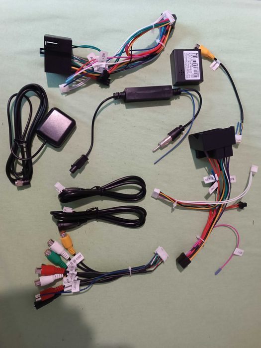 Комплект кабели за монтаж на мултимедия VW + задна камера