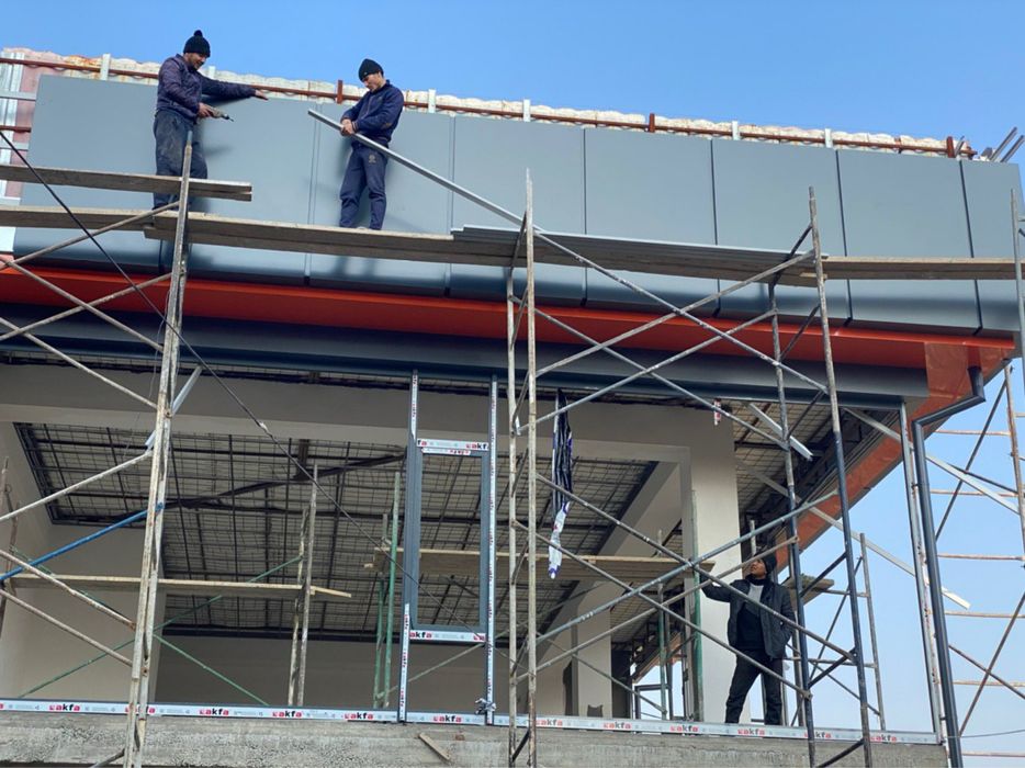 Монтаж алюкобонда