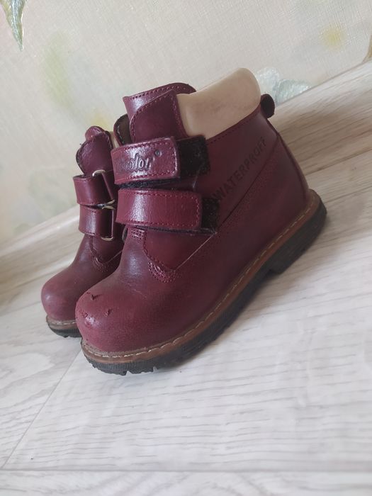 Продам детскую обувь