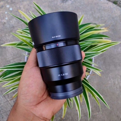 SEL85F18 FE 85mm F1.8 с филтър Hoya UV 67 мм 
SEL85F18
FE 85mm F1.8FE