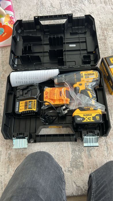 Set 5 Scule Dewalt noi Baterii 5Ah