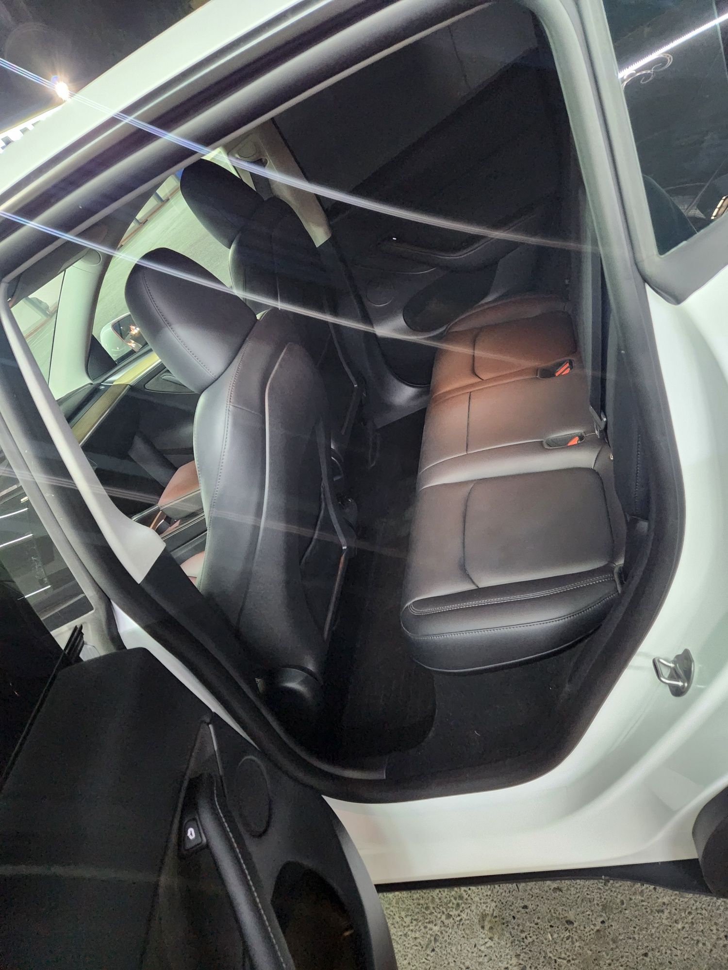 Tesla model Y 2024