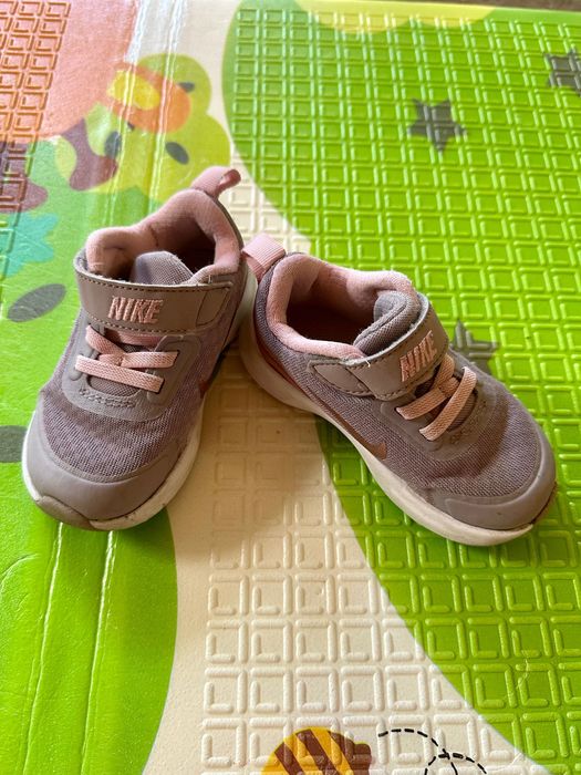 Детски розови маратонки Nike номер 22