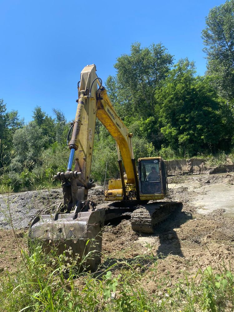 Excavtor komatsu pc210