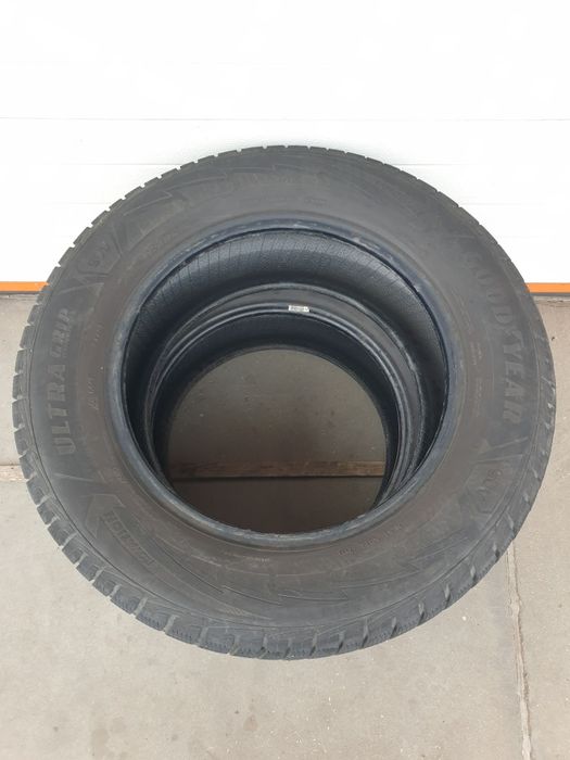 Зимни гуми за Джип 2 броя GOODYEAR UltraGrip 265 60 R18 дот 2518