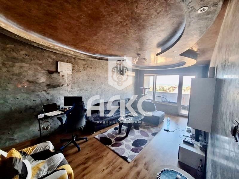 Двустаен апартамент в кв. Редута