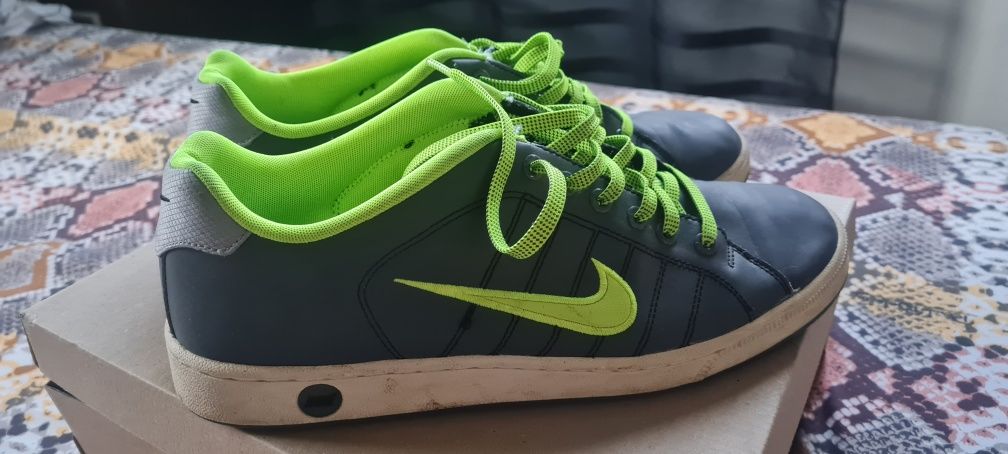 NIKE оригинални спортни обувки ,размер 46
