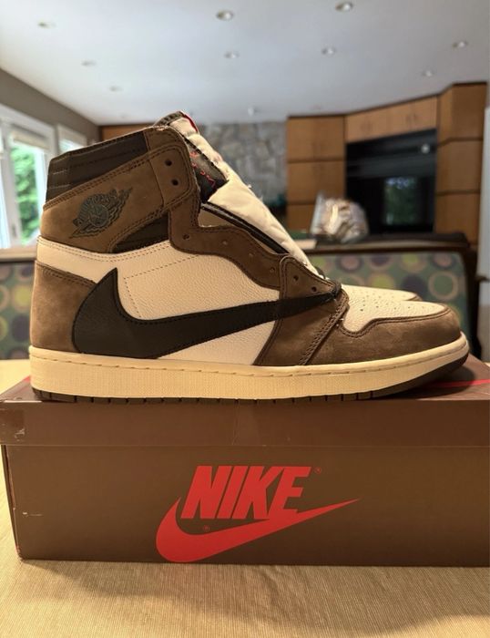 Travis Scott Dark Mocha Nike Jordan 1 Adidasi