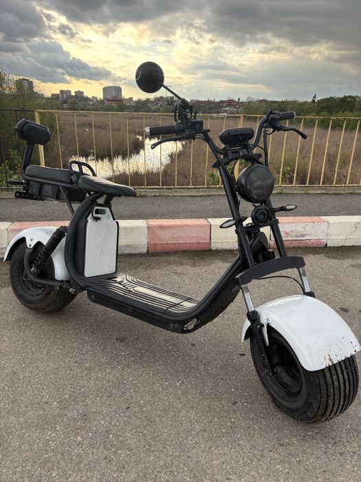 Scuter electric  vine cu 2 baterii detașabile