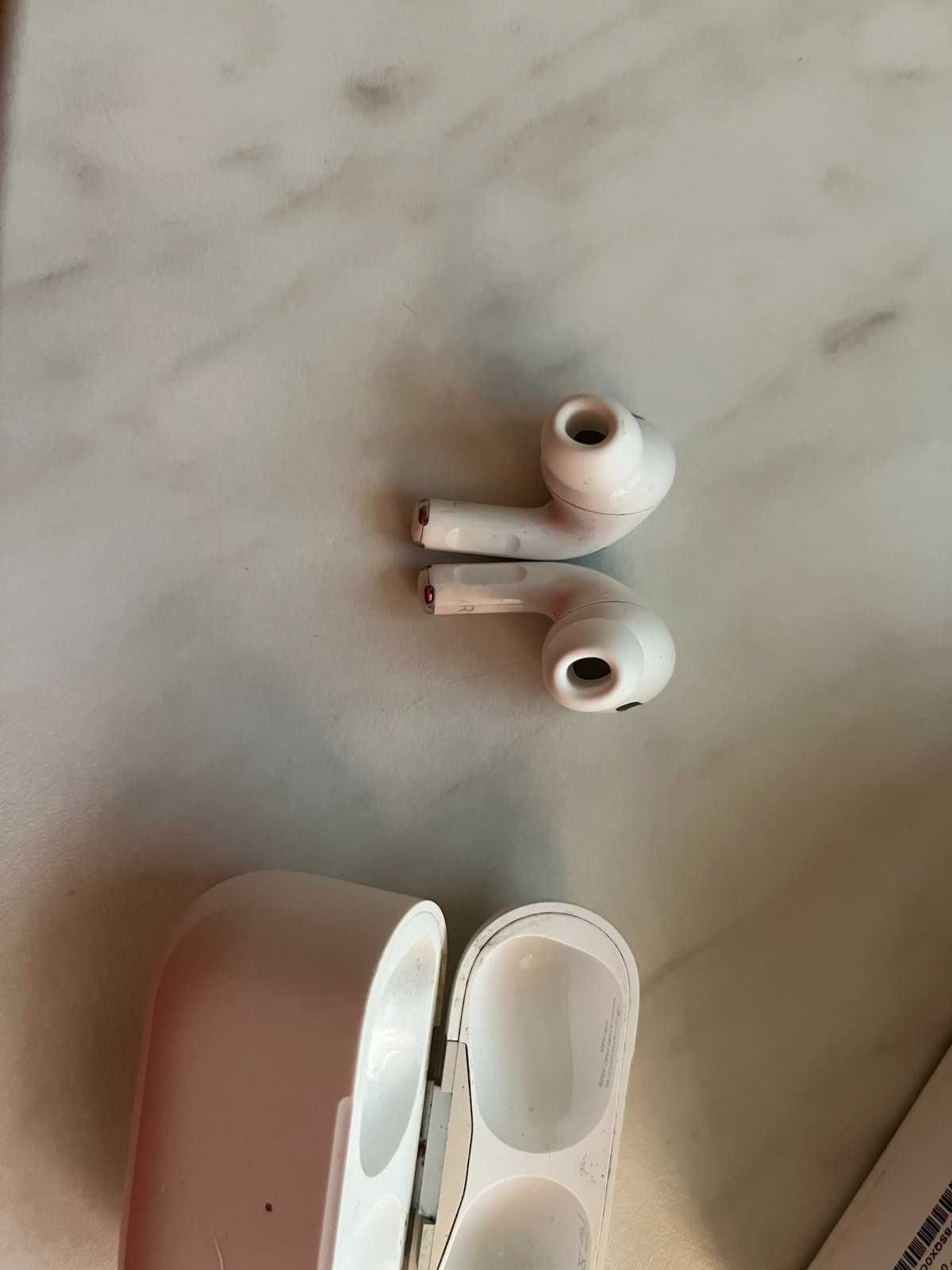 Apple AirPods Pro Gen 1 - за ремонт/ части