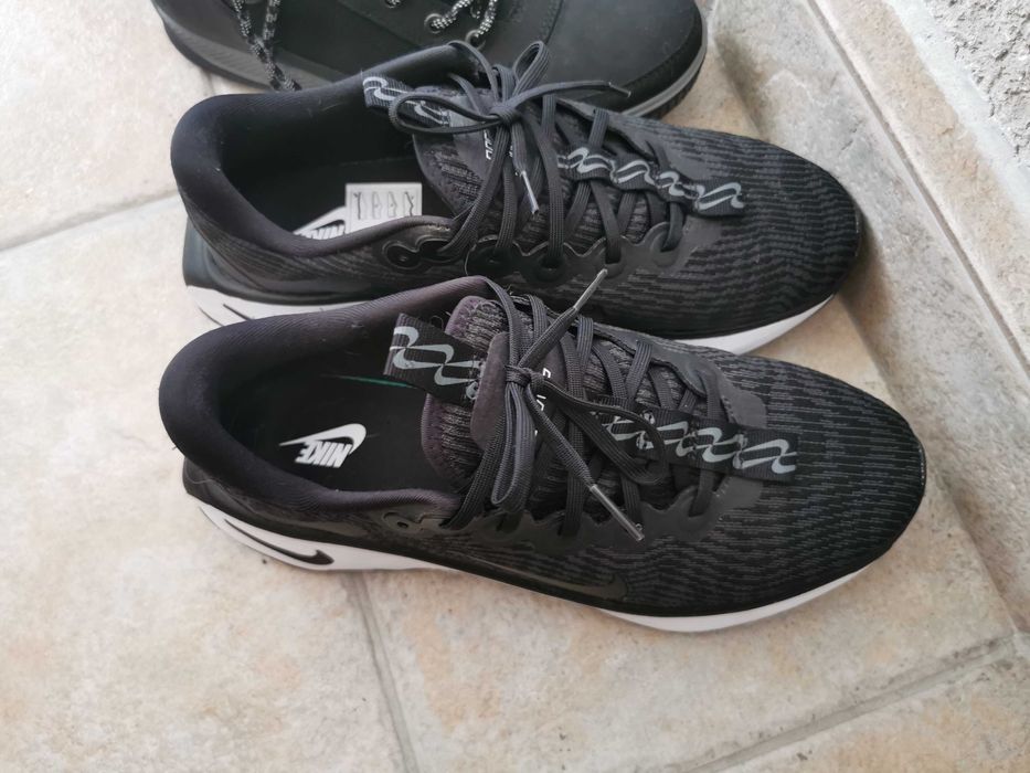 Vand incaltari Nike Motiva