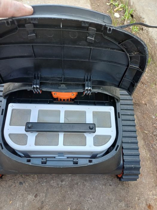 Robot curatat piscina