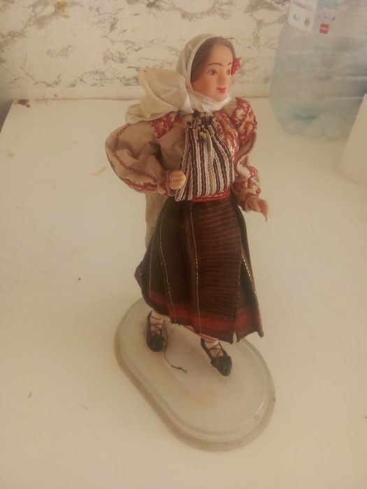 Vând 2 păpuși vechi