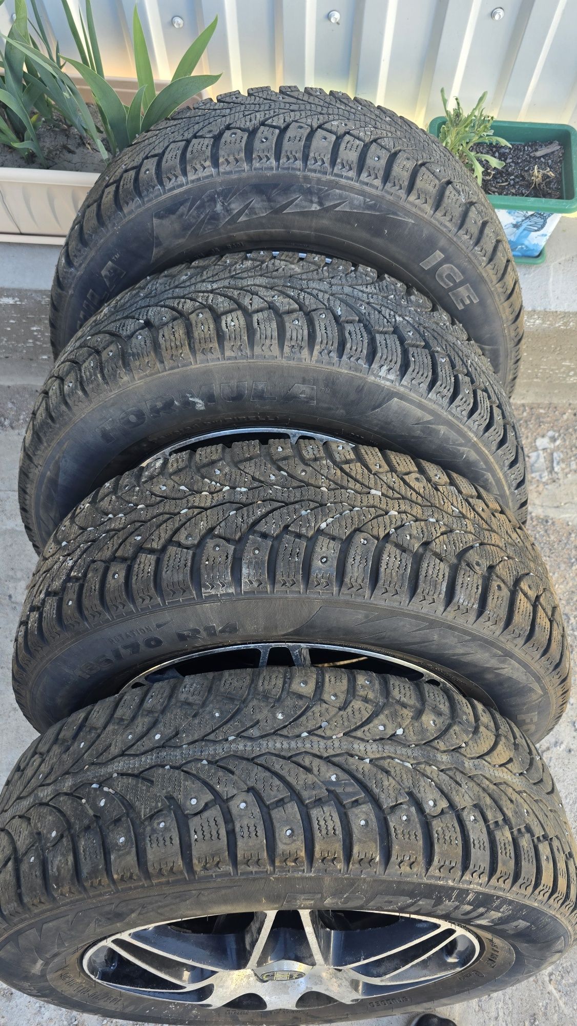 Зимние шины с дисками, 185/70  R14