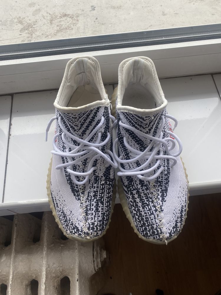 Yeezy Boost 350  V2 Zebra