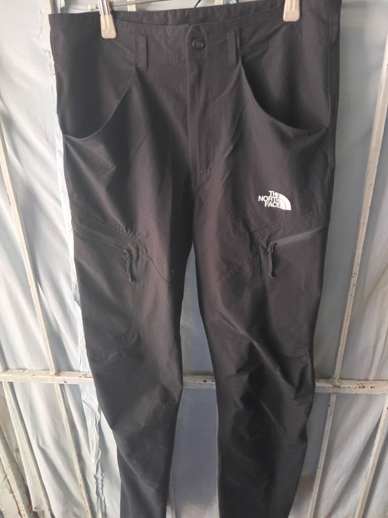 The North Face pantaloni bărbătești măsura 30.  40cm in talie