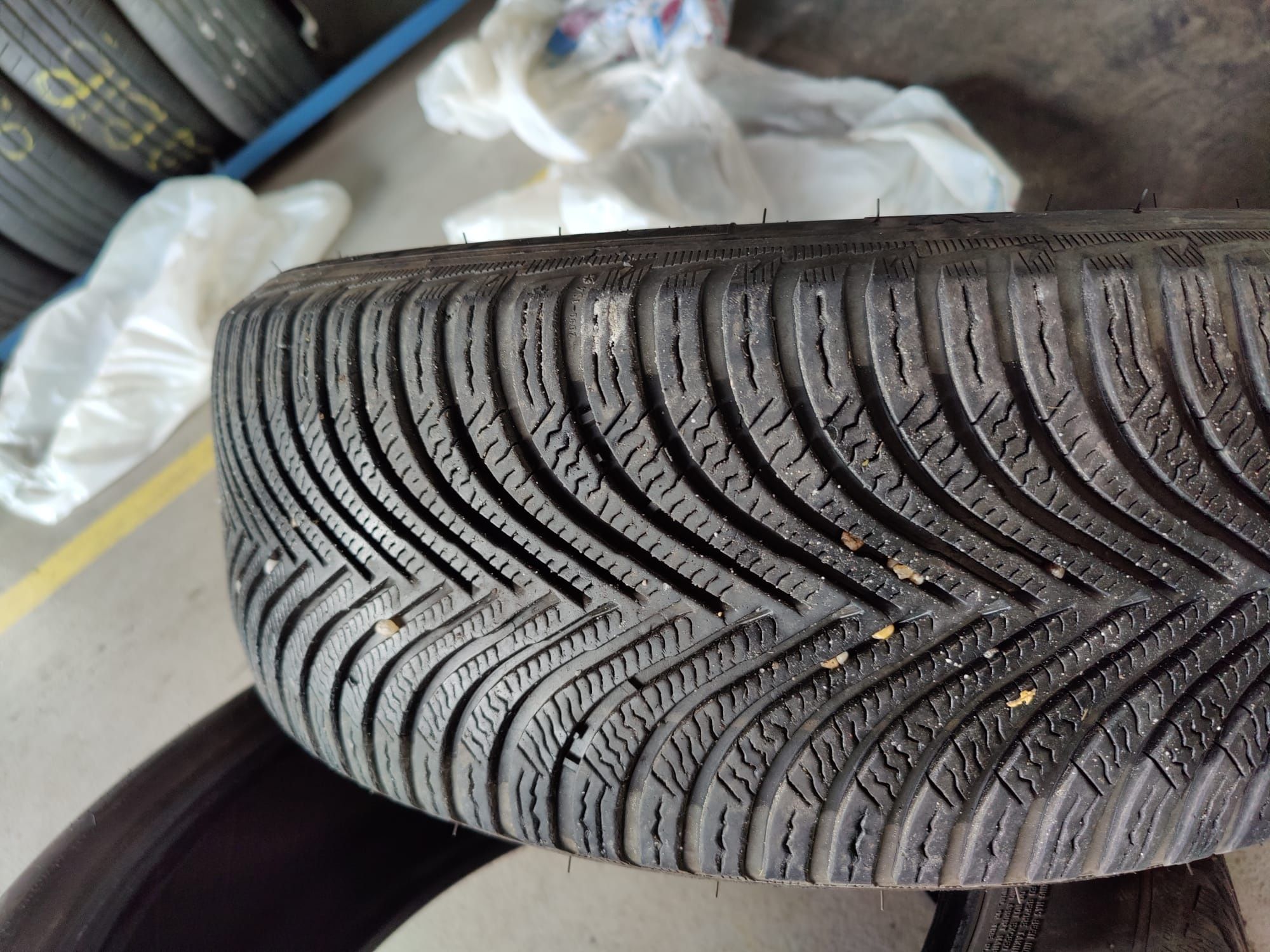 Anvelope 205/55/R17 2 Michelin și 2 Pirelli