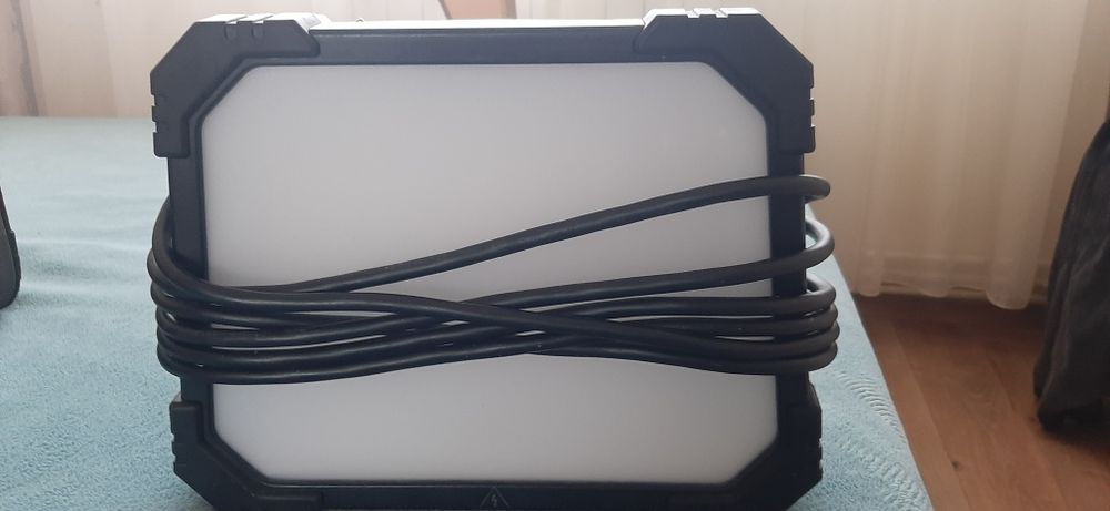 Lampa pe leduri biltema aproape noua
