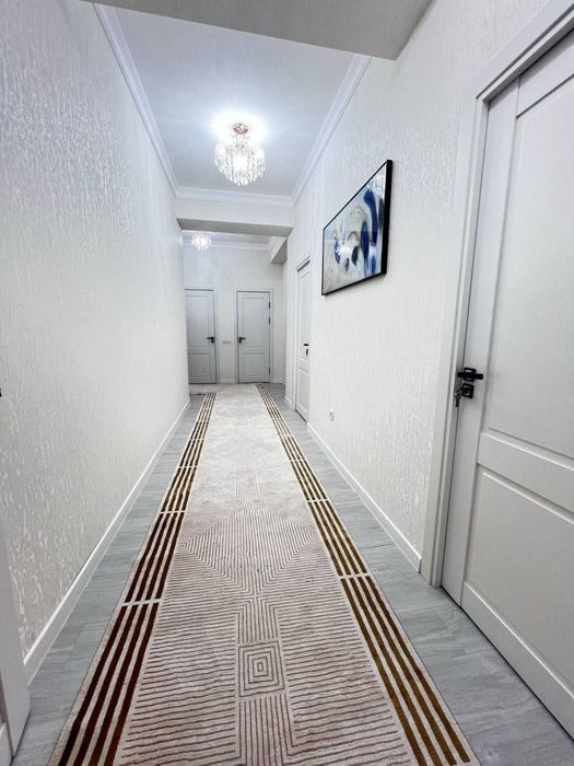 Продается квартира на Чиланзарском районе 3/7/9 100 м2