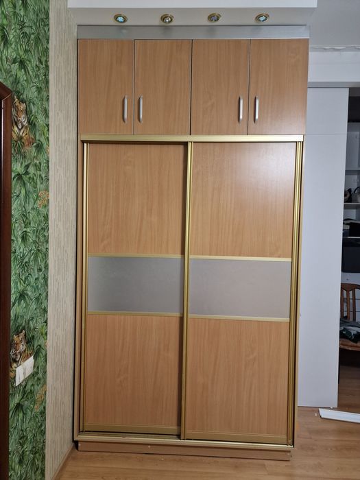 Шкаф в отличном состояний.
