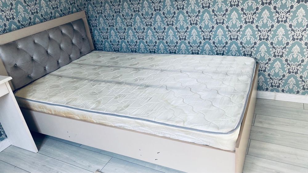 Срочно продаем стильную кровать с матрасом