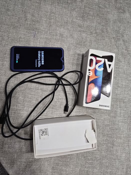 Samsung a20e  32 gb