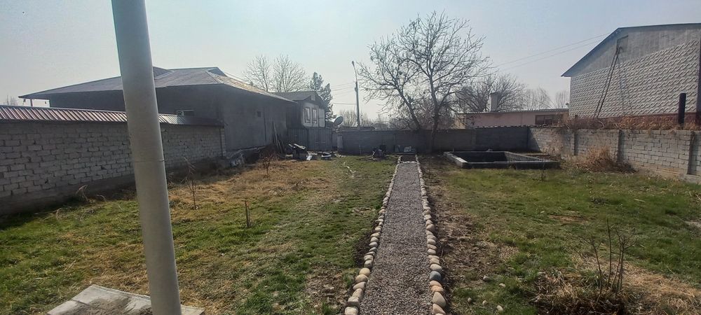 Сотилади дала ховли.