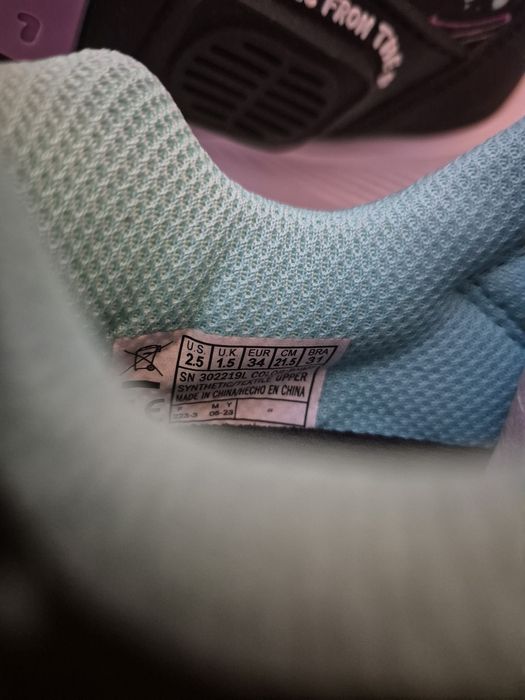 Încălțăminte sport Skechers in stare foarte buna.