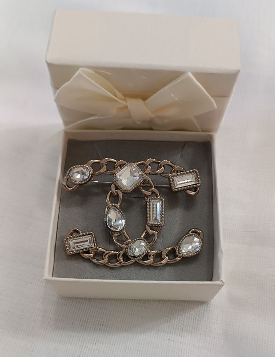 Брошки  Chanel топ модели