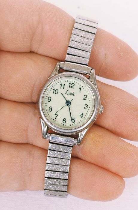 Ceas de damă Lorus, cu quartz, cadran fosforescent, din oțel inox