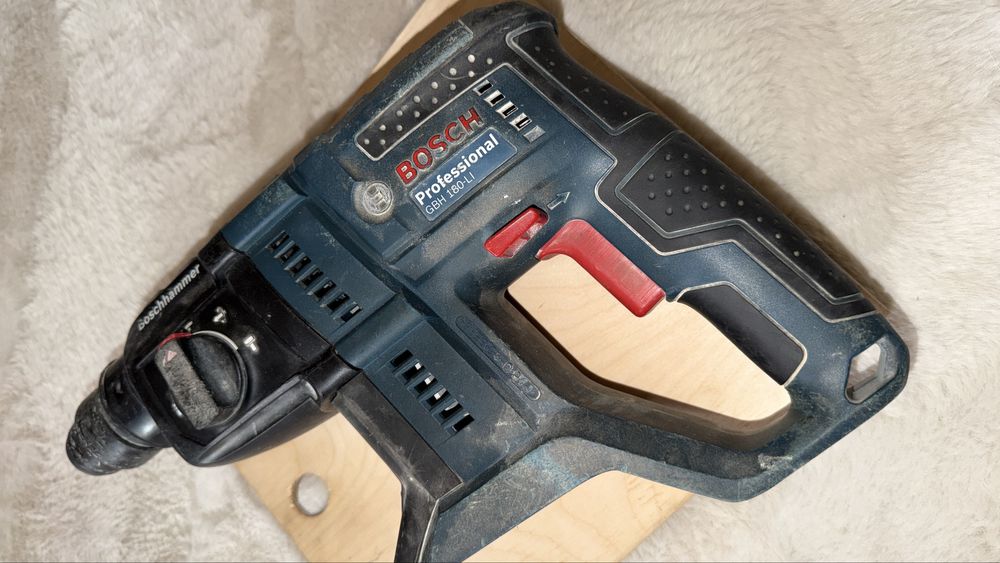 Акумулаторен перфоратор BOSCH