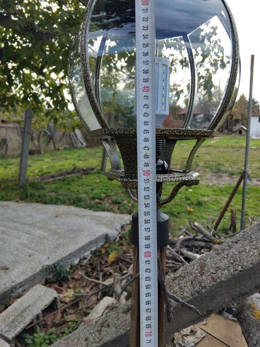 Голям и красив фенер за градината