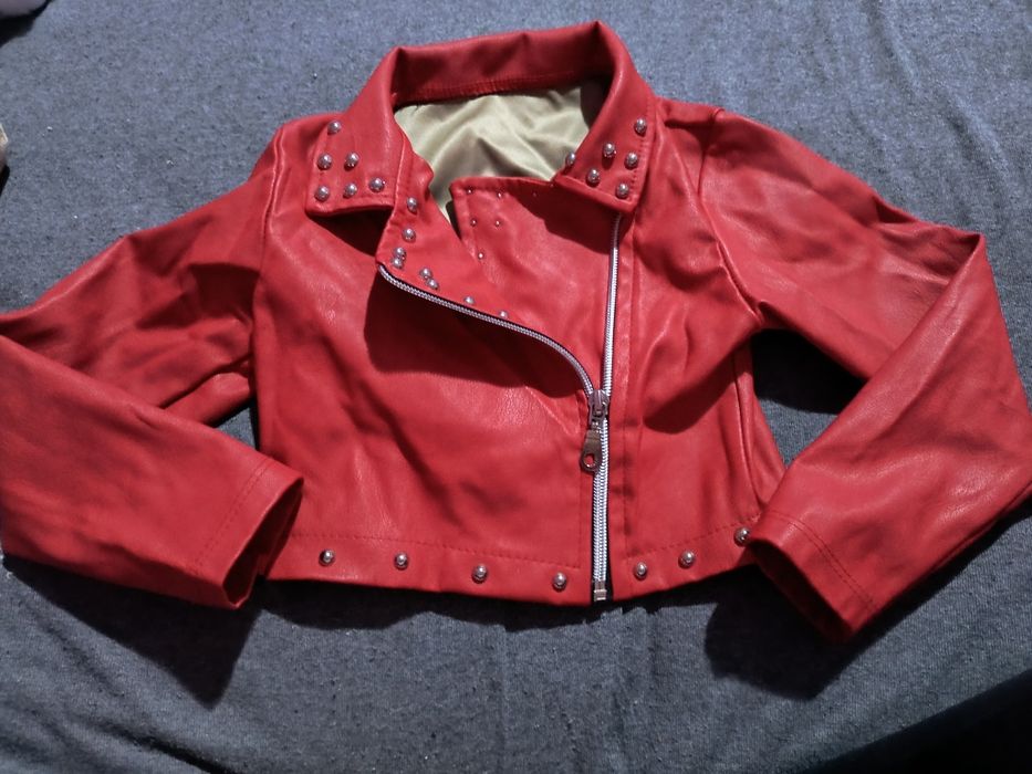 Vând 2 gecute fetita