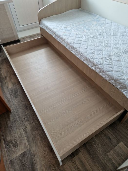 Продам кровать для подростка вместе с матрасом