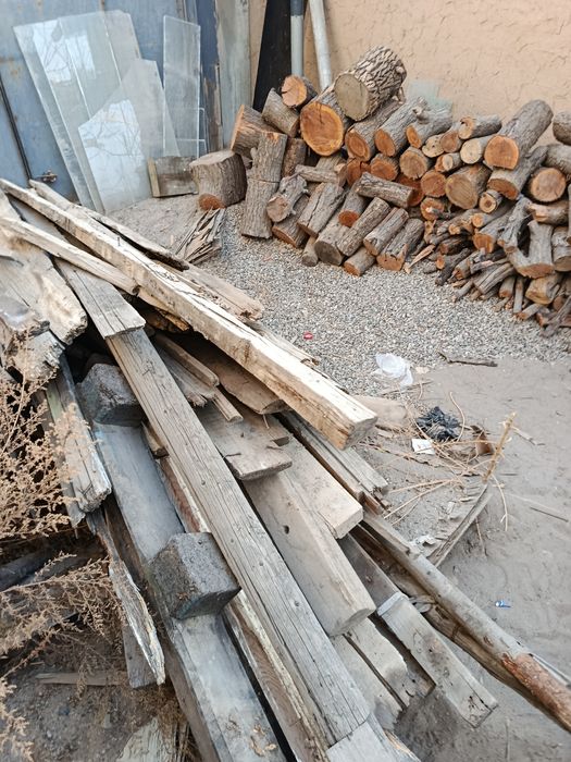 Дрова фруктовые и обычные доски от забора продаються