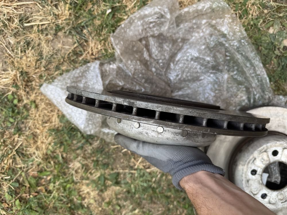 Оригинални задни дискове BMW серии 5,6,7 F10 F07 F06 F12 F01
