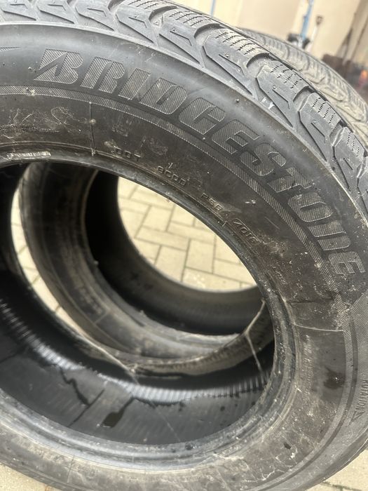 Cauciucuri iarna 235 60 17 2 bucati total 100 lei 5 mm