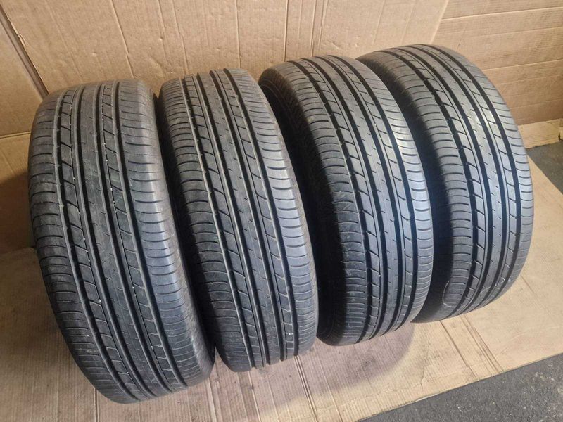 4 Yokohama R17 225/65
летни гуми DOT2718