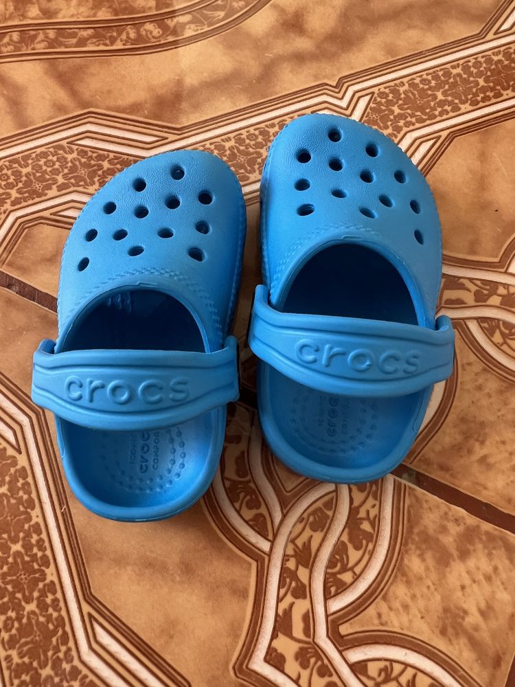 Șlapi Crocs Noi am măsurat cu ruleta in interior și au 12 cm