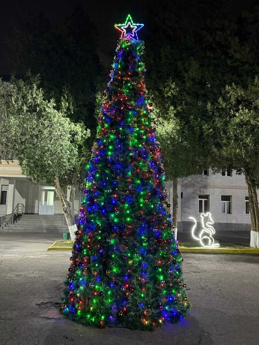 Установка новогодних ёлок || Yangi yil archasini o'rnatish