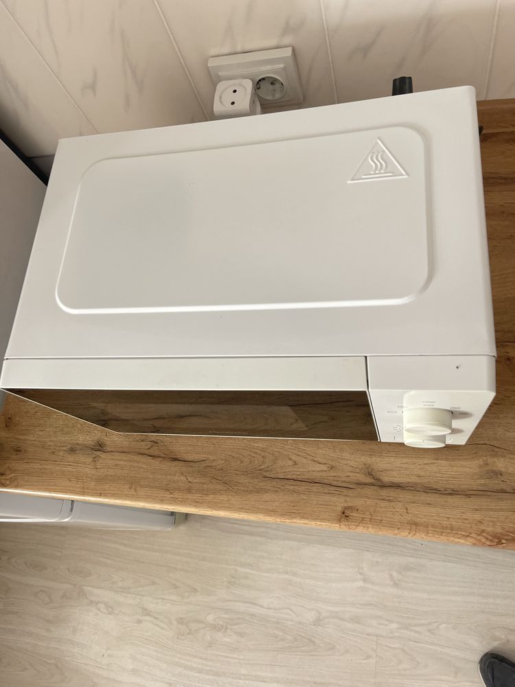 Продам микроволновую печь Хайсенс Hisense
