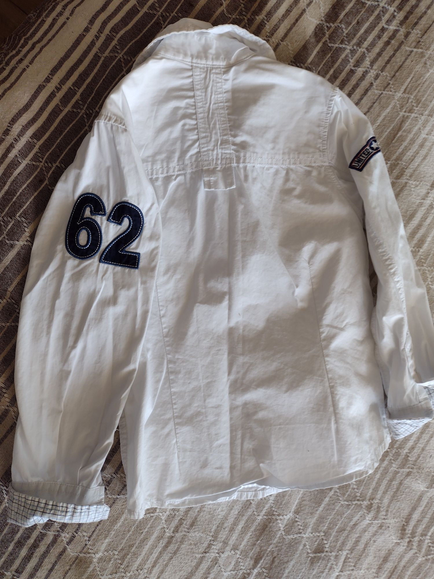 Спортна бяла риза за момче 5-6 години + подарък пижамка