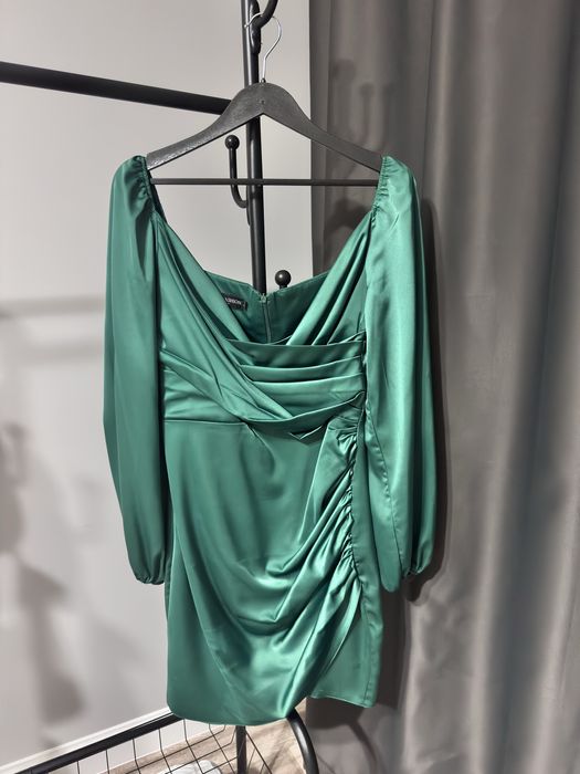 Платье нарядное женское.