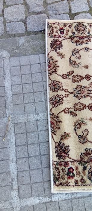 Продавам 2 бр. нови персииски пътеки