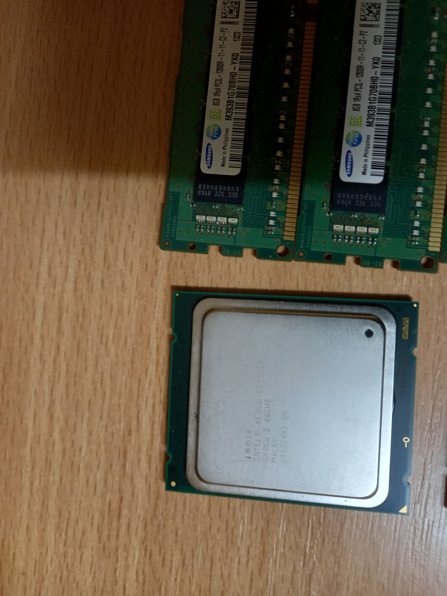 2 procesoare intel xeon E5-2620