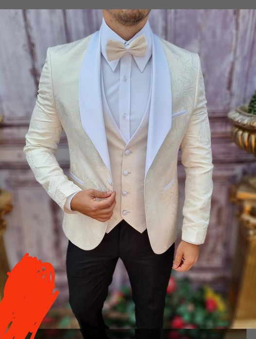 Vând 2 costume mire